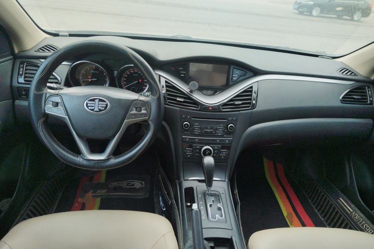 Used Bestune B70 2014 2.0L automatic luxury version Center Console