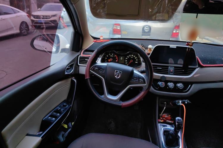 Used Baojun 310W 2017 1.5L Manual Fashion Model China V