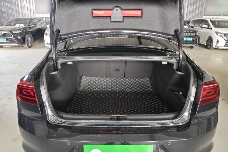 Used Volkswagen Magotan 2023 2 Million Units Limited Edition 330TSI DSG Leading Version
