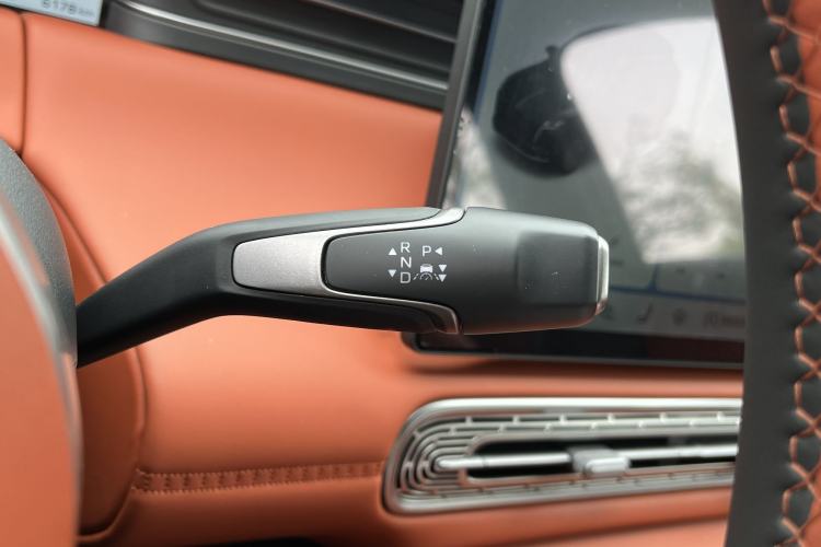 Used Hongqi HS6 PHEV 2026 220 All-Wheel Drive Smart Hybrid Version Interior 9