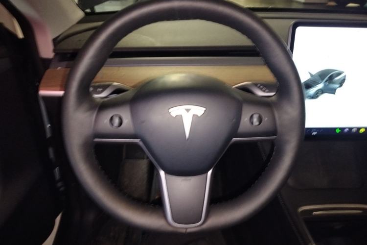 Used Tesla Model Y 2021 Long-Range All-Wheel-Drive Version Steering Wheel