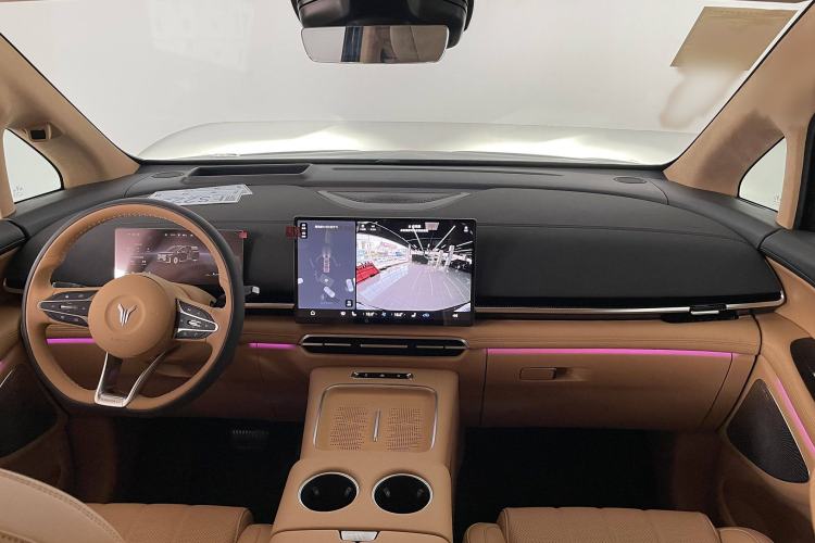 Used VOYAH Dream 2025 PHEV Four-Wheel Drive Prestige Qiankun Edition Interior 1