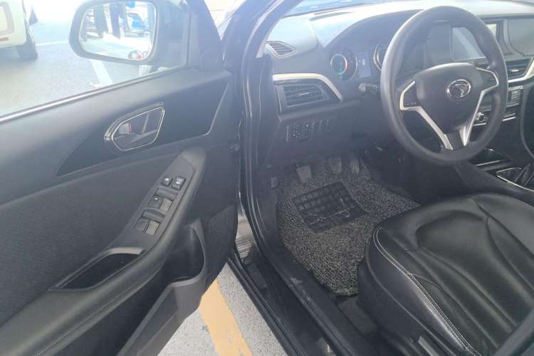 Used Soueast V5 Lingzhi 2015 Plus 1.5L Manual Smart Edition
