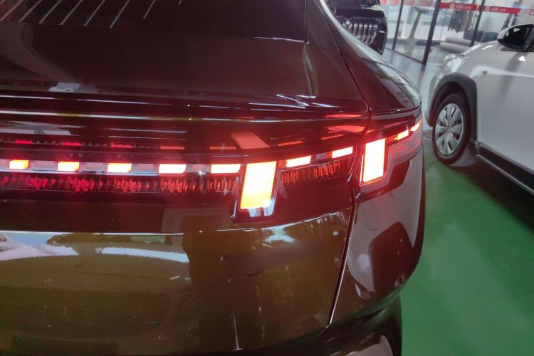 Used Lynk & Co Lynk & Co 10 EM-P 2025 Model 240 All-Wheel Drive Ultra—Sport Edition