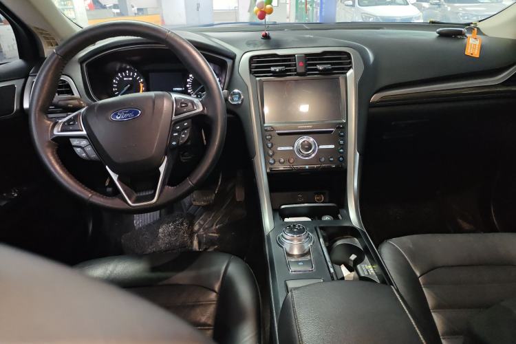 Used Ford Mondeo 2017 EcoBoost 180 Stylish Model Center Console