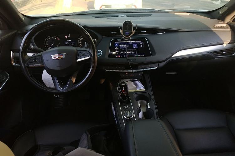 Used Cadillac XT4 2020 28T Two-Wheel-Drive Leading Version Center Console