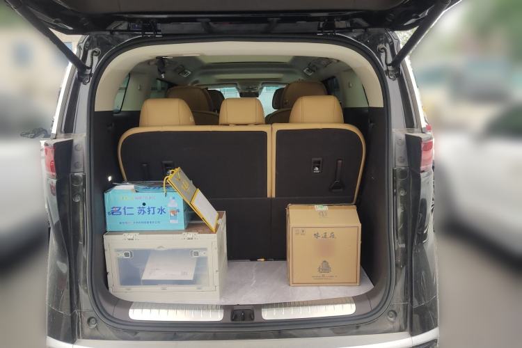 Used Denza D9 2024 DM-i 980 Four-Wheel Drive Prestige Model Trunk