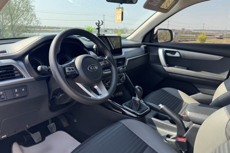 Used Kia Sportage R 2018 2.0L Manual Fashion Edition China V Standard Interior 1