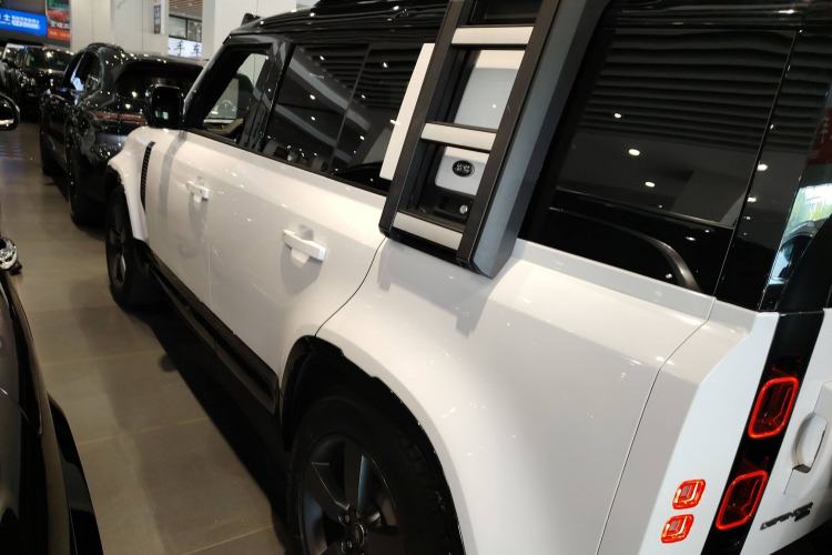 Used Land Rover Defender 2023 Facelift 110 3.0T P400 X-DYNAMIC HSE Exterior 3