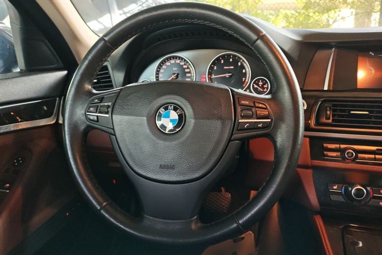 Used BMW 5 Series 2014 525Li Leading Model
