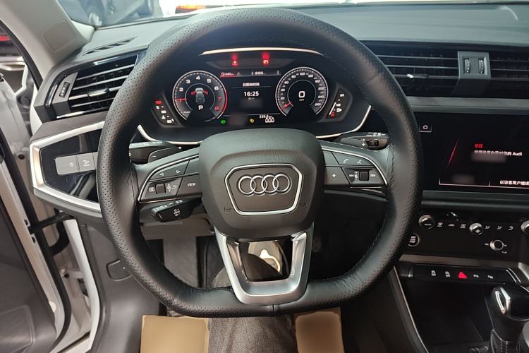 Used Audi Q3 2023 35 TFSI Fashion Dynamic Model (1.5T)
