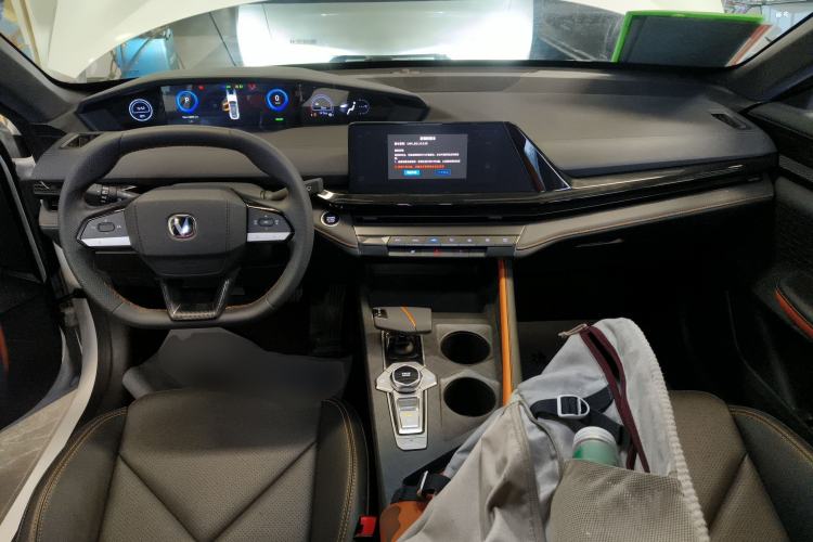 Used Changan UNI-V iDD 2023 ZhiDian iDD 1.5T 113km Smart & Fun Version
