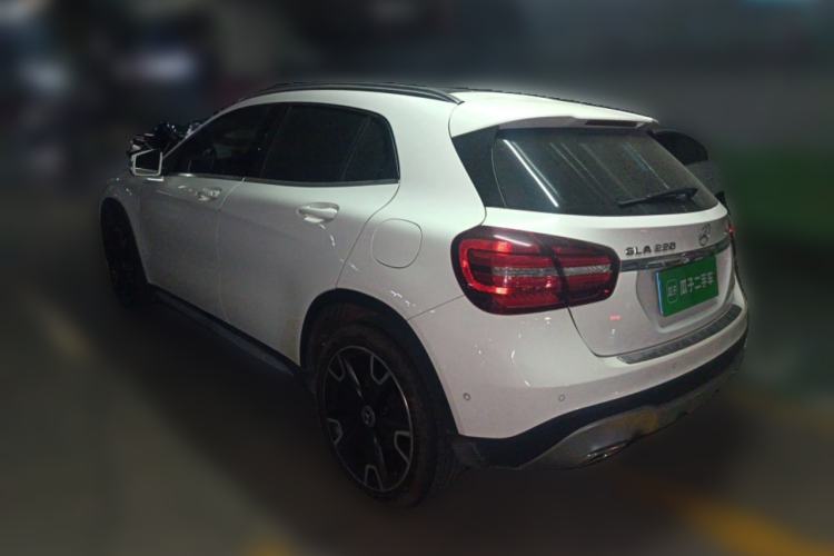 Used Mercedes-Benz GLA 2017 GLA 220 4MATIC Fashion Model Exterior 2