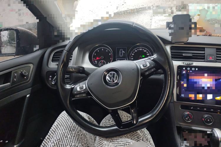 Used Volkswagen Golf 2015 1.4TSI Automatic Luxury Model
