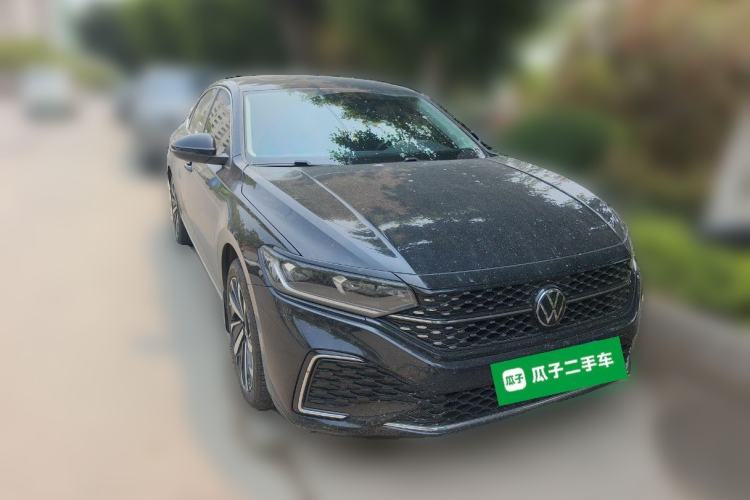 Used Volkswagen Passat 2022 330TSI Starry Elite Edition Front Right 45 Deg