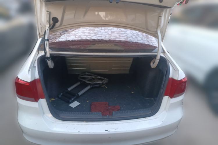 Used Volkswagen Santana 2013 1.6L Manual Fashion Edition Trunk