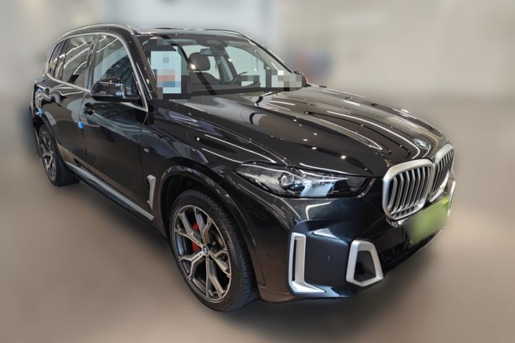 Used BMW X5 2023 xDrive 30Li Luxury M Sport Package Front Right 45 Deg