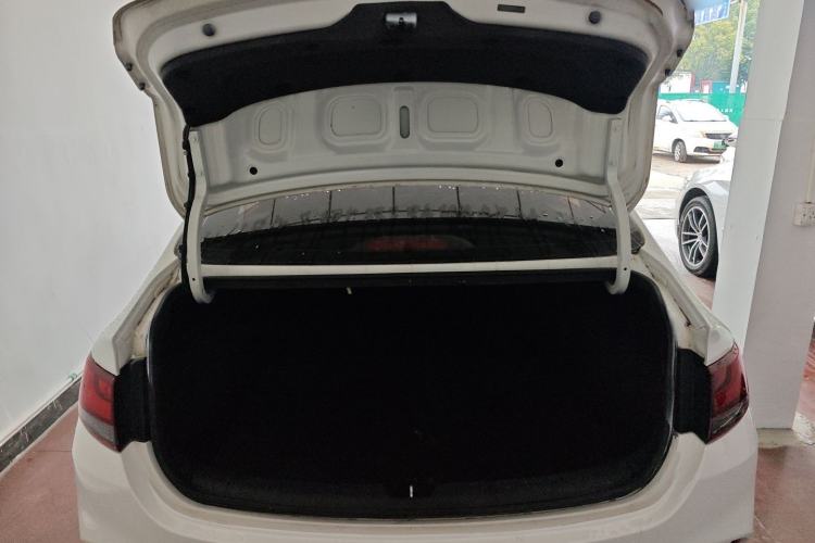 Used Hyundai Celesta 2017 1.6L Manual Enjoyment Edition GLS