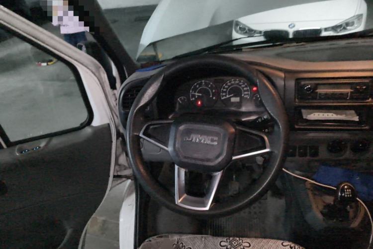 Used JMC Transit 2017 2.8T Commercial Version Short Wheelbase Low-Roof 6/7/8-Seater JX493 Steering Wheel