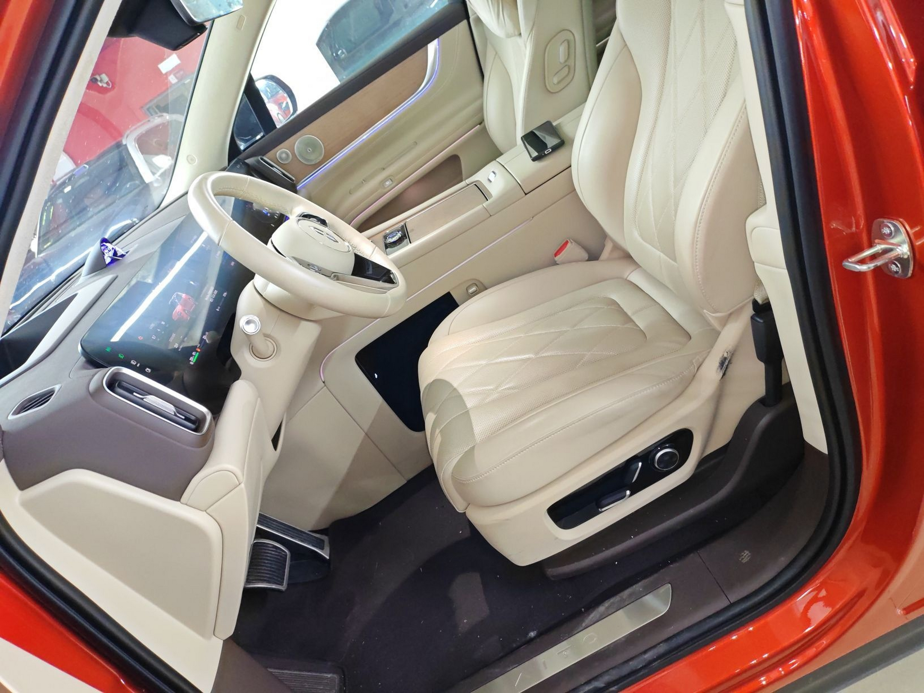 Переднее сиденье в автомобиле