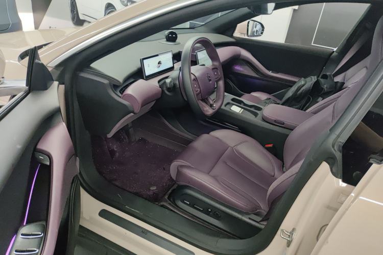 Used Nio ET5 2024 75 kWh Driver Seat