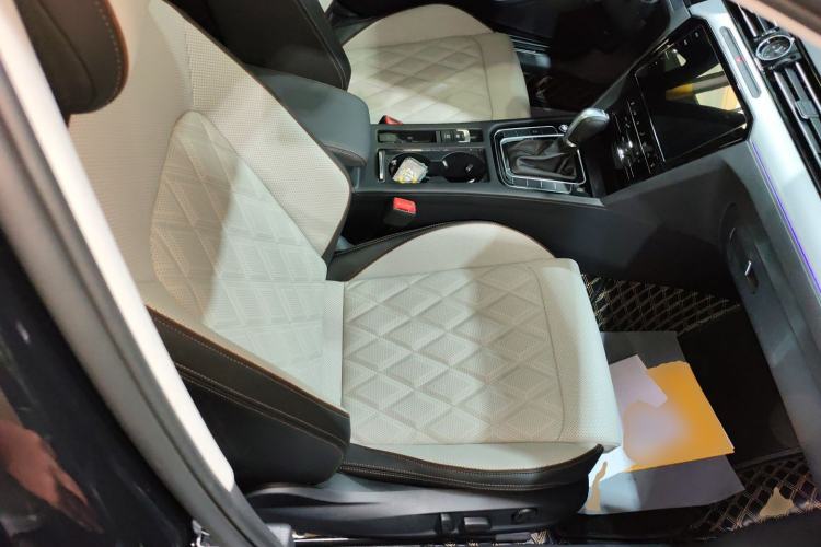 Used Volkswagen Magotan 2024 2 Million Units Zhongxiang Version 330TSI DSG Luxury Edition Right Front Seat