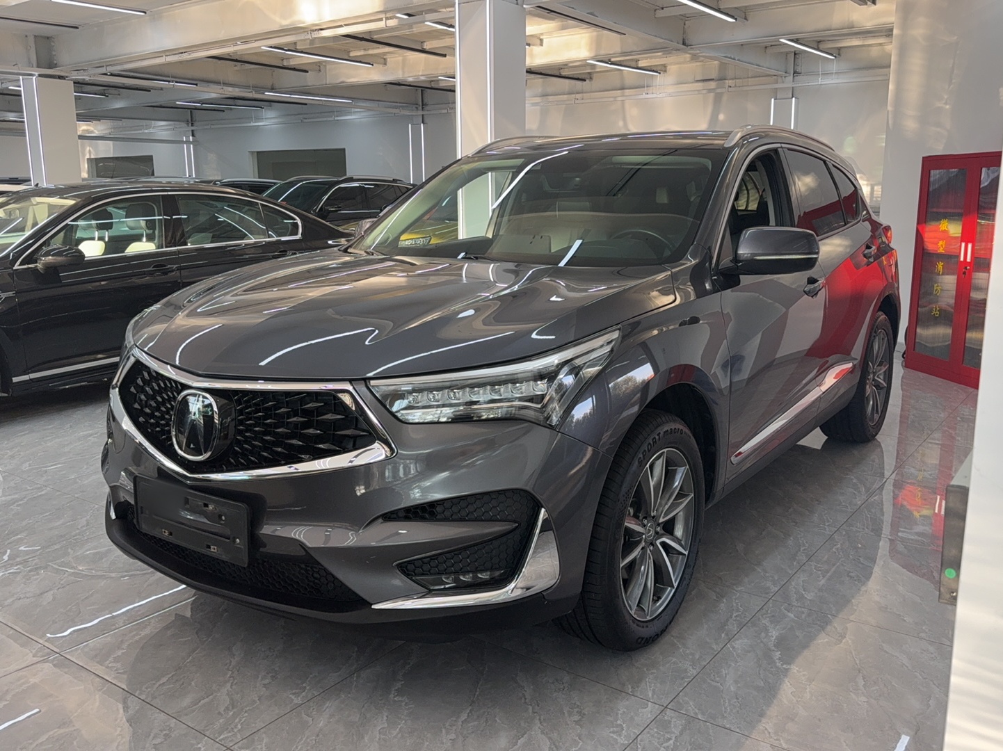 Под передней частью автомобиля