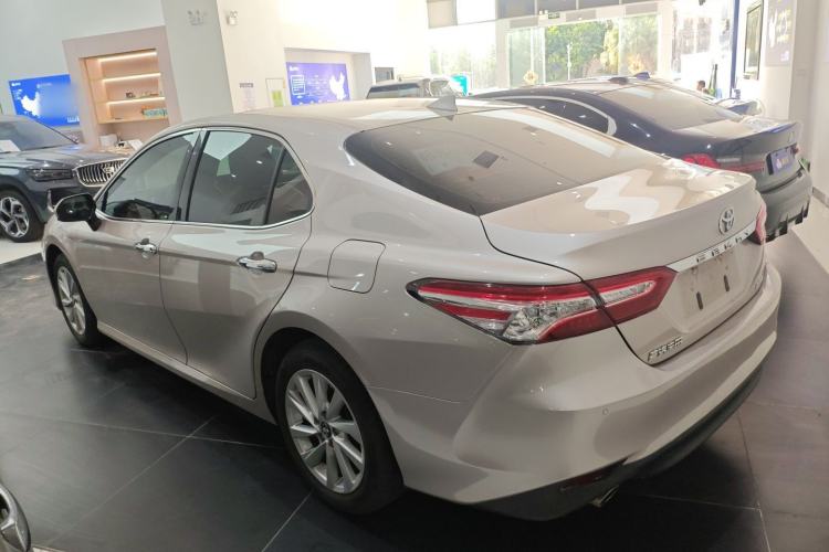 Used Toyota Camry 2021 2.0G Luxury Edition
