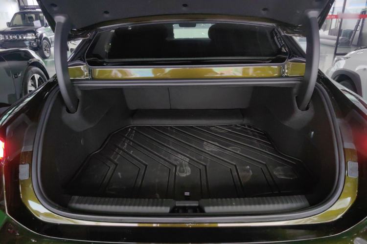 Used Lynk & Co Lynk & Co 10 EM-P 2025 Model 240 All-Wheel Drive Ultra—Sport Edition