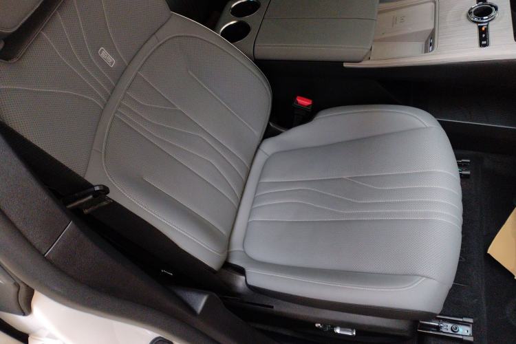 Used Geely Galaxy E8 2024 550 km Range Rear-Drive MAX
