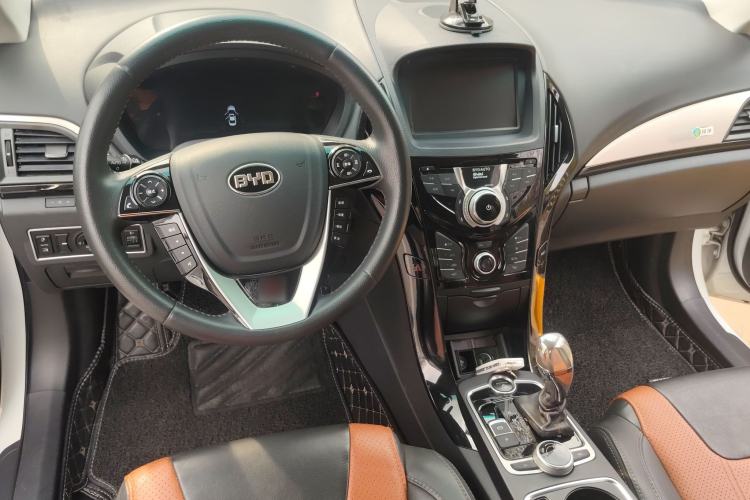 Used BYD Qin New Energy 2015 1.5T Dual-Crown Flagship Plus Edition
