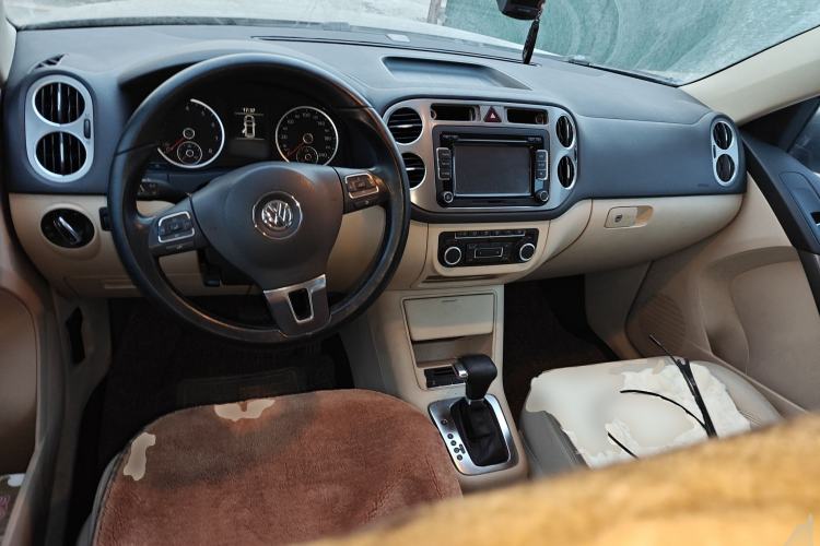 Used Volkswagen Tiguan 2010 1.8 TSI Automatic Two-Wheel Drive Trend Edition Center Console