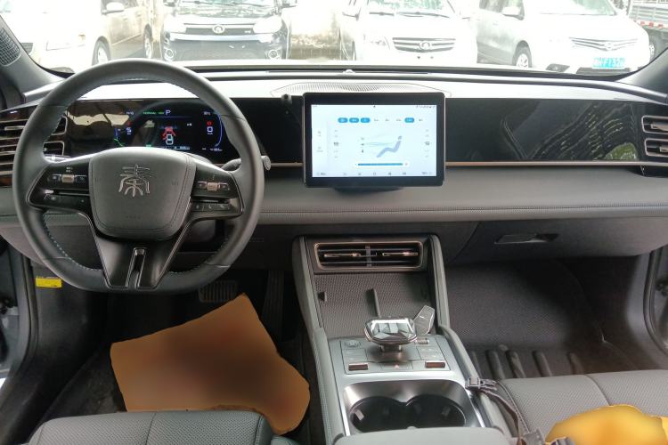 Used BYD Qin L 2024 DM-i 80KM Leading Model Center Console