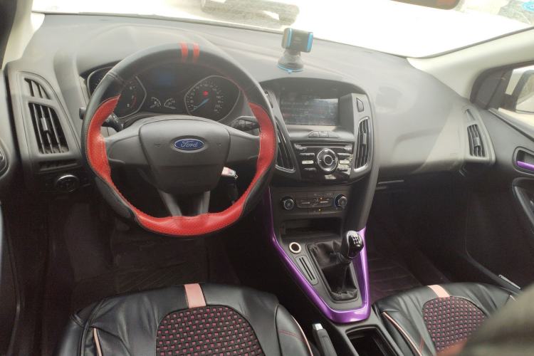 Used Ford Focus 2017 Hatchback 1.6L Manual Comfort Plus SmartDrive Edition Center Console