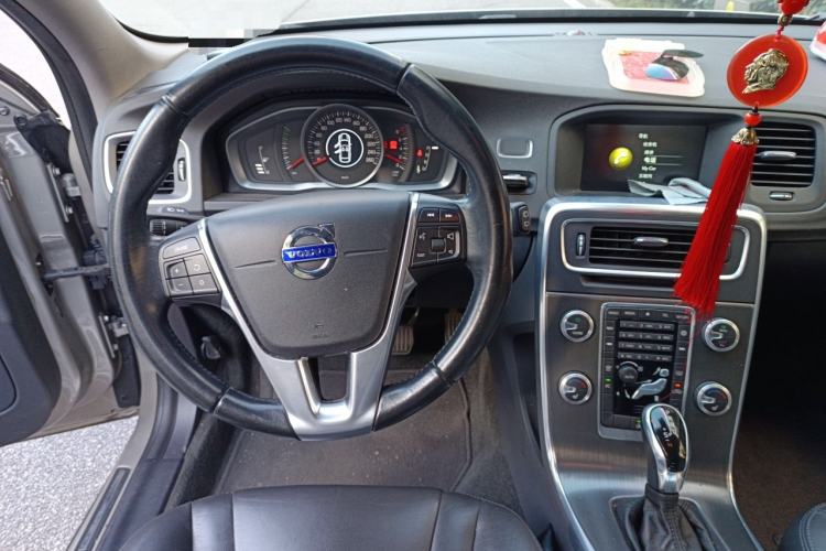 Used Volvo V60 2015 T5 Zhiyi Edition