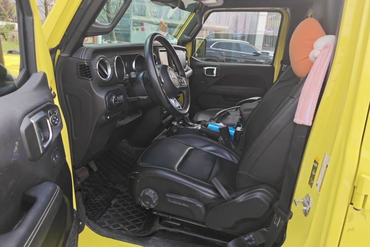 Used Jeep Wrangler New Energy 2022 Four-Door 2.0T 4xe Sahara Fluorescent Yellow Limited Edition Left Front Seat