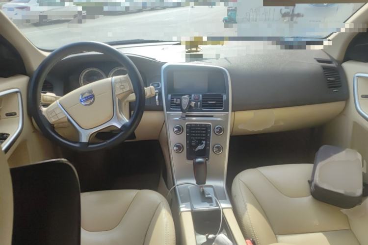 Used Volvo XC60 2012 T5 Comfort Edition Center Console