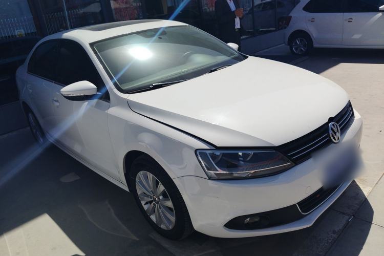 Used Volkswagen Sagitar 2014 Revised Version 1.6L Automatic Leading Edition Front Right 45 Deg