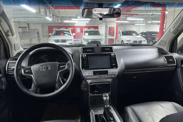 Used Toyota Prado 2018 3.5L Automatic TX-L NAVI with Rear-Mounted Spare Tire Interior 2