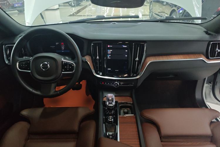 Used Volvo S60 2025 B4 Zhiyuan Luxury Edition
