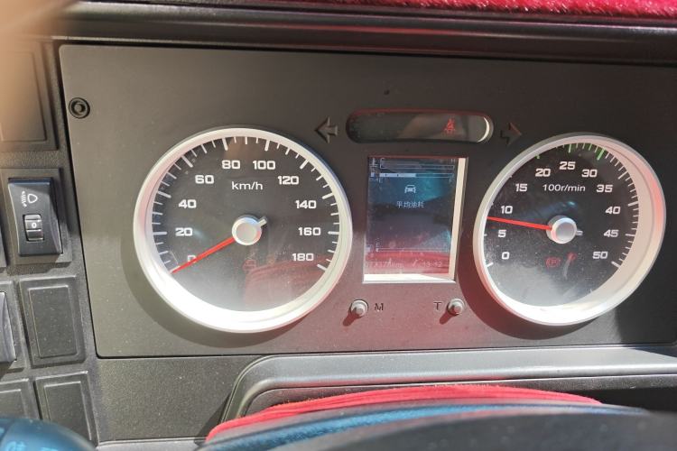 Used Iveco Daily 2021 2.5T A35 M1 Passenger Van 5-9 Seater Short Wheelbase Mid-Roof Design Dual Tires Manual Doors