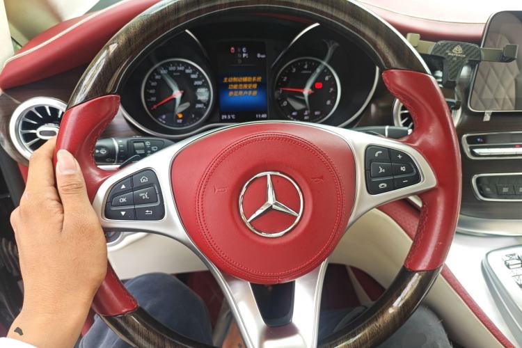 Used Mercedes-Benz V-Class 2021 V 260 Prestige Edition Steering Wheel