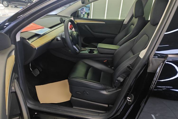 Used Tesla Model Y 2022 Rear-Wheel-Drive Version Left Front Seat