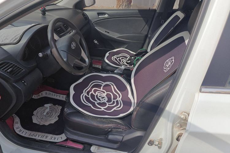 Used Hyundai Verna Ray 2014 1.4L Automatic GLX
