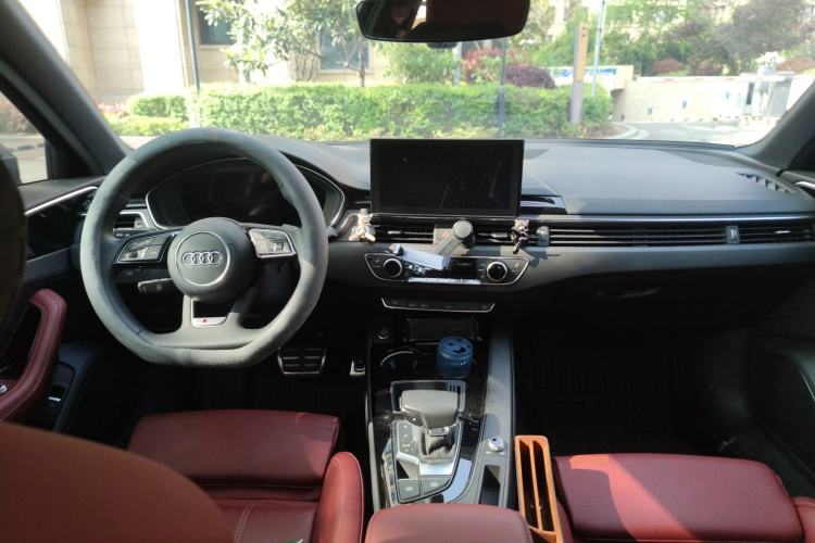 Used Audi A4L 2023 40 TFSI Luxury Dynamic Model Center Console