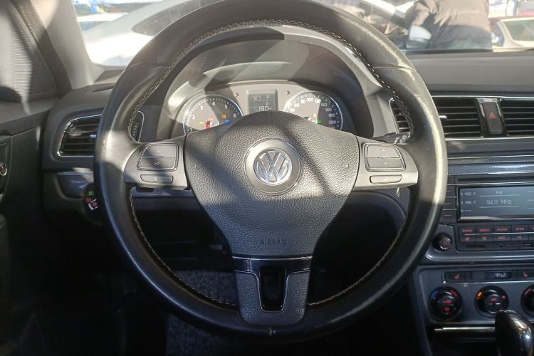 Used Volkswagen Cross Lavida 2014 1.4TSI DSG