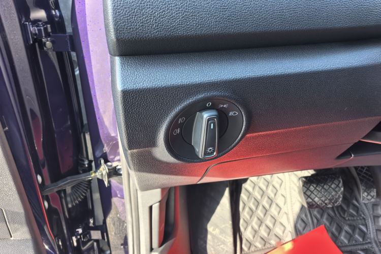 Used Volkswagen T-ROC 2021 280TSI DSG Two-Wheel Drive Comfort Connect Edition