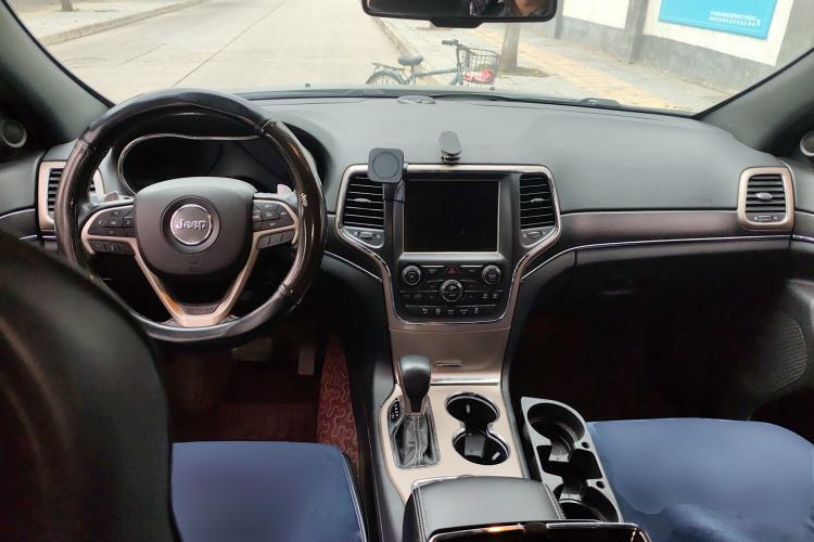 Used Jeep Grand Cherokee 2016 3.0L Comfort Navigation Edition Center Console