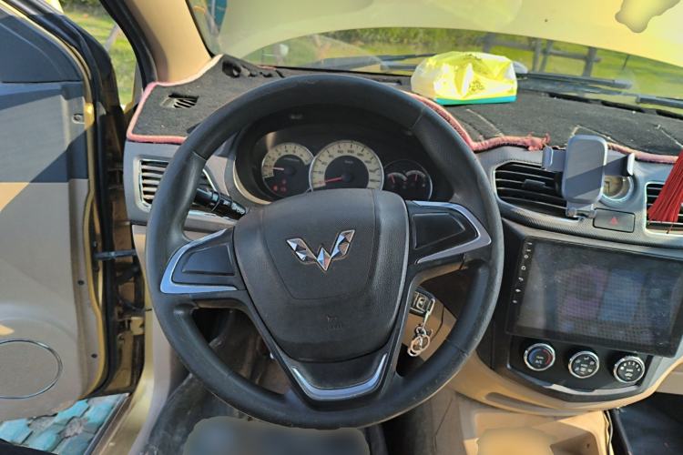 Used Wuling Hongguang 2013 1.5L S Comfort Model
