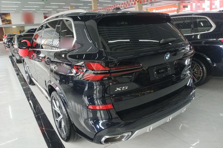 Used BMW X5 2023 xDrive 30Li Luxury M Sport Package
